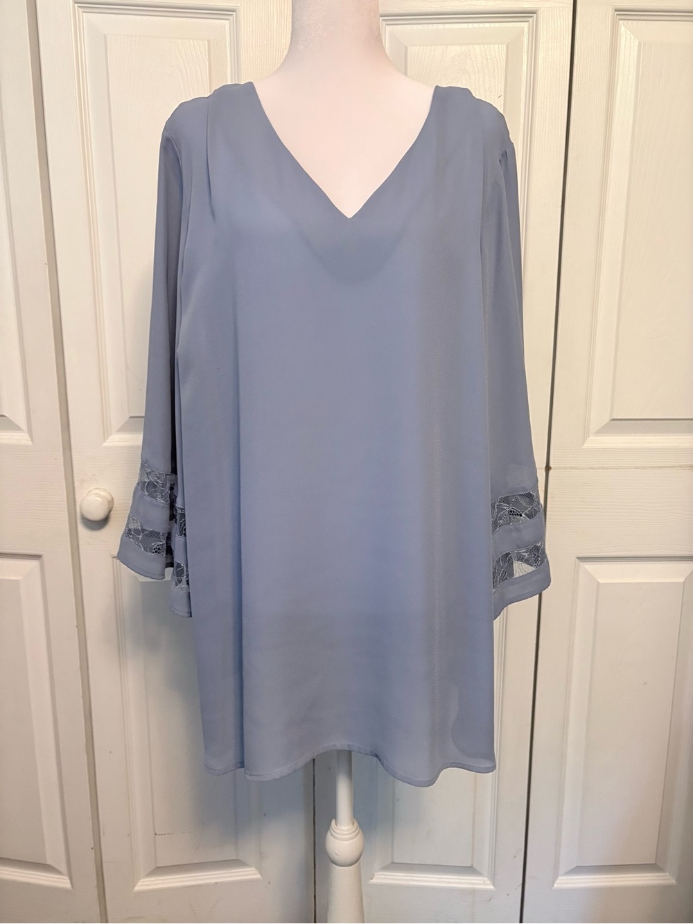 Apt. 9 Light Blue V-Neck Tunic with Lace-Trim Sleeves